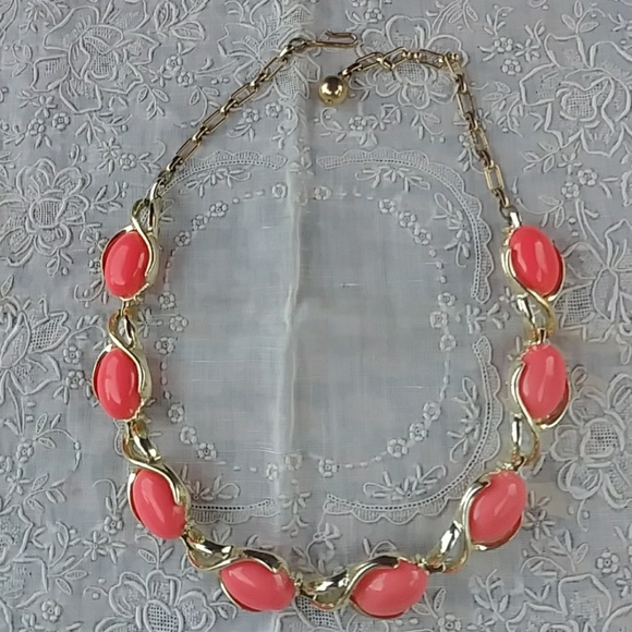 2 VINTAGE 1940'S - 1960'S CHOKER NECKLACES (Thermoset) - Picture 5 of 6